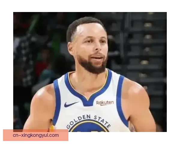 库里挥巾大笑科尔治军有方彰显 库里挥巾大笑科尔治军有方彰显